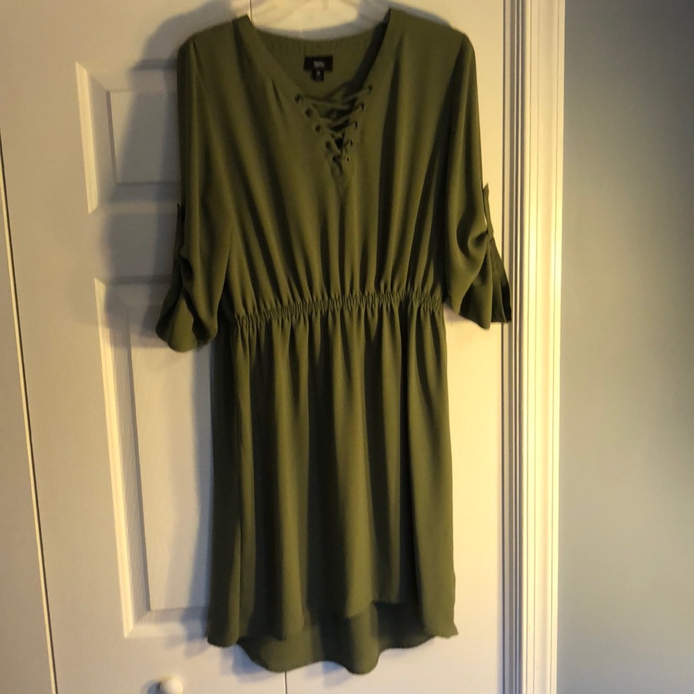 Olive green midi casual dress.